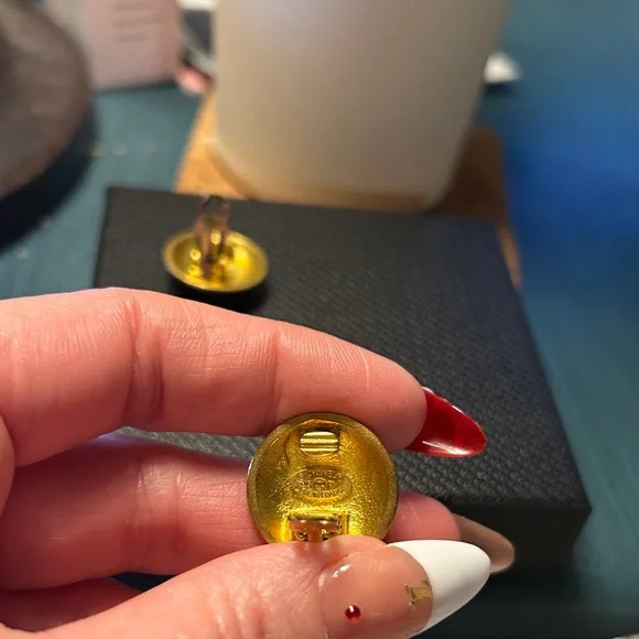 283. Vintage CHANEL Gold Plated CC Earrings W/coa - Picture 5 of 5